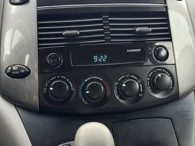 2006 Toyota Sienna, $2990. Photo 7