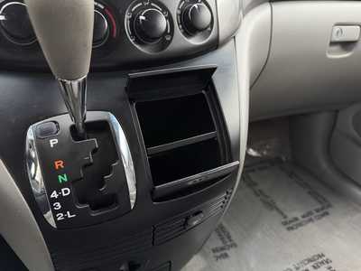 2006 Toyota Sienna, $2990. Photo 9