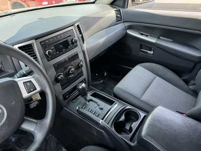 2009 Jeep Grand Cherokee, $7889. Photo 6