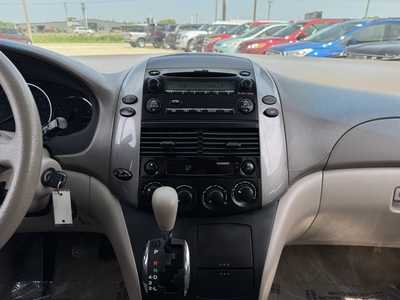 2006 Toyota Sienna, $2990. Photo 2
