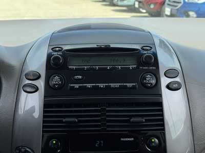 2006 Toyota Sienna, $2990. Photo 3