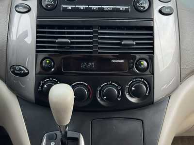 2006 Toyota Sienna, $2990. Photo 4