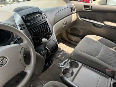2006 Toyota Sienna, $2990. Photo 5