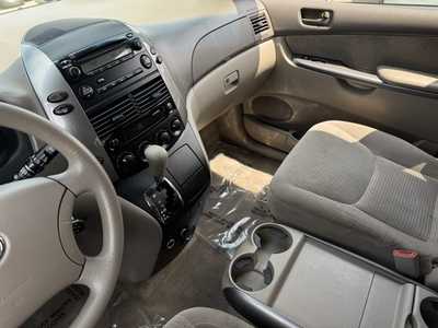 2006 Toyota Sienna, $2990. Photo 9