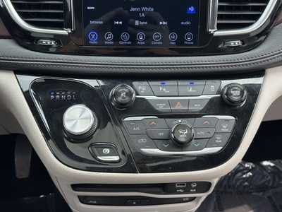 2017 Chrysler Pacifica, $11990. Photo 5