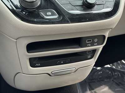 2017 Chrysler Pacifica, $11990. Photo 6