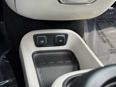 2017 Chrysler Pacifica, $11990. Photo 7