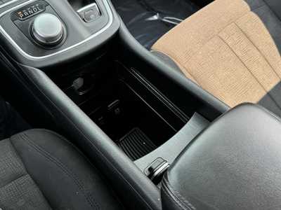 2015 Chrysler 200, $6590. Photo 11
