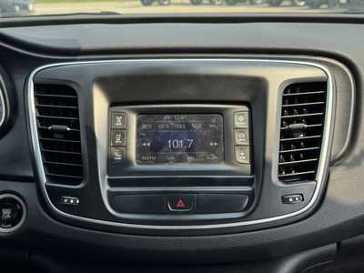 2015 Chrysler 200, $6590. Photo 3