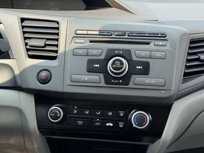 2012 Honda Civic, $11500. Photo 4