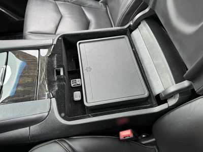 2015 Cadillac Escalade, $15990. Photo 12