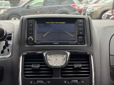 2015 Chrysler Town & Country, $9990. Photo 4