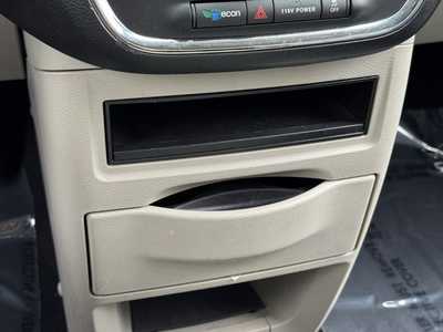 2015 Chrysler Town & Country, $9990. Photo 6