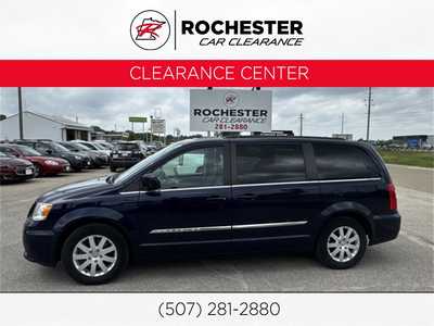 2015 Chrysler Town & Country, $9990. Photo 1