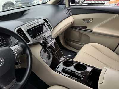 2011 Toyota Venza, $8490. Photo 7