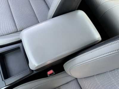 2015 Toyota Camry, $9490. Photo 11