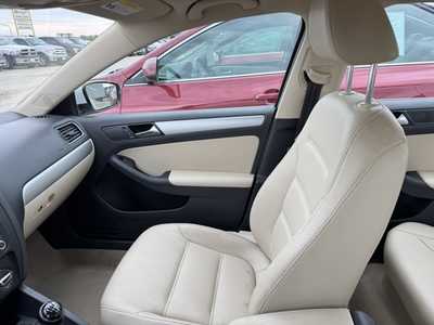 2014 Volkswagen Jetta, $3990. Photo 10