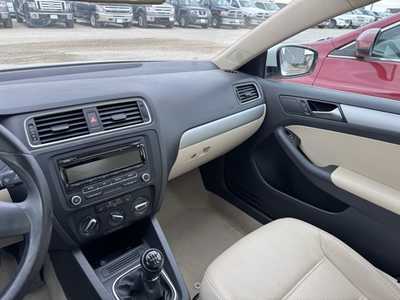 2014 Volkswagen Jetta, $3990. Photo 11