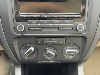 2014 Volkswagen Jetta, $3990. Photo 4