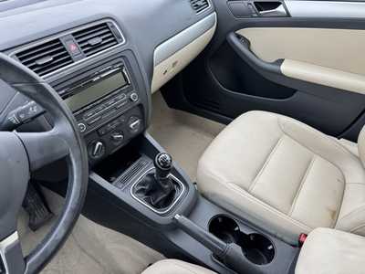 2014 Volkswagen Jetta, $3990. Photo 6