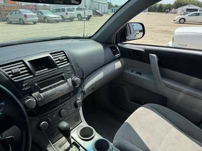 2010 Toyota Highlander, $8990. Photo 11