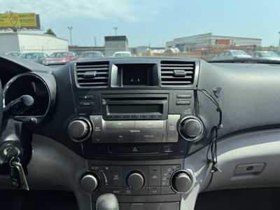 2010 Toyota Highlander, $8990. Photo 2