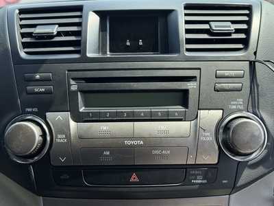 2010 Toyota Highlander, $8990. Photo 3