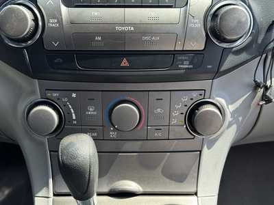 2010 Toyota Highlander, $8990. Photo 4