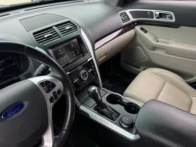 2014 Ford Explorer, $10497. Photo 8