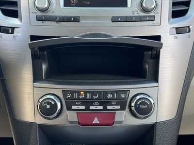 2014 Subaru Outback, $13100. Photo 4