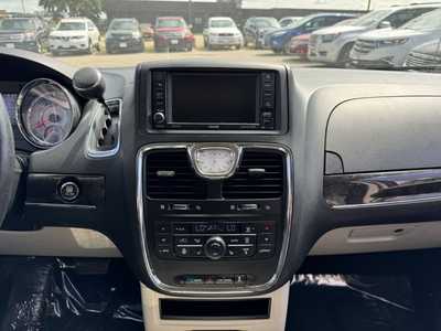 2015 Chrysler Town & Country, $9790. Photo 2