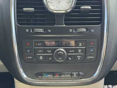 2015 Chrysler Town & Country, $9790. Photo 5