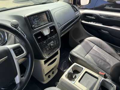 2015 Chrysler Town & Country, $9790. Photo 6