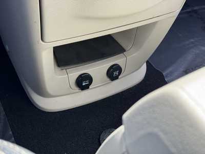 2015 Chrysler Town & Country, $9790. Photo 7