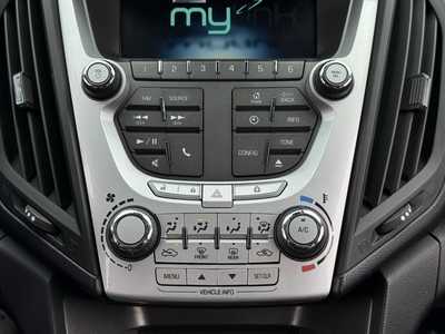 2013 Chevrolet Equinox, $9590. Photo 5