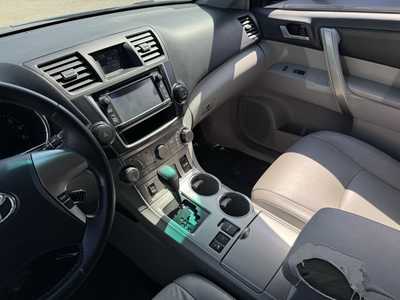 2013 Toyota Highlander, $9990. Photo 5