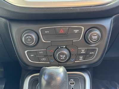 2018 Jeep Compass, $12990. Photo 5