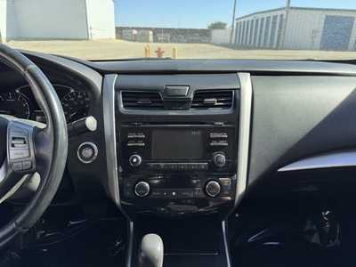 2014 Nissan Altima, $6290. Photo 2
