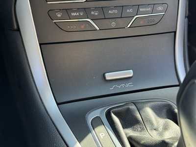2015 Ford Edge, $8590. Photo 6