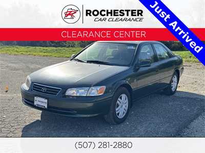 2001 Toyota Camry, $7990. Photo 1