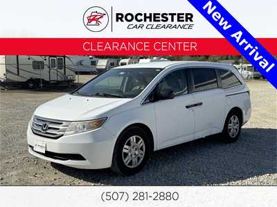 2013 Honda Odyssey, $8000. Photo 1