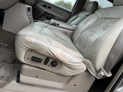 2002 Chevrolet Suburban, $7490. Photo 3