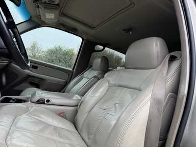 2002 Chevrolet Suburban, $7490. Photo 4