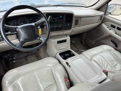 2002 Chevrolet Suburban, $7490. Photo 9