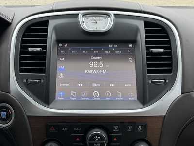 2013 Chrysler 300, $11584. Photo 3