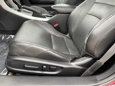 2015 Honda Accord, $14690. Photo 5