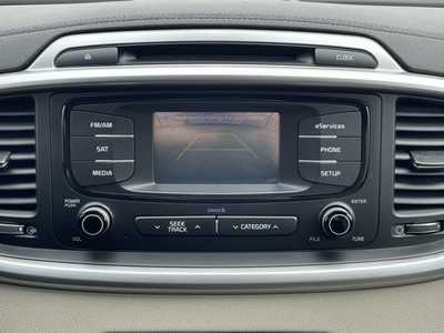 2016 Kia Sorento, $9990. Photo 4