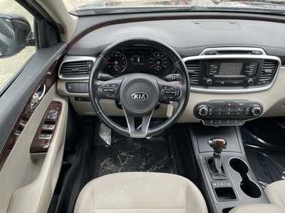 2016 Kia Sorento, $9990. Photo 9