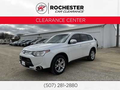 2015 Mitsubishi Outlander, $8699. Photo 1