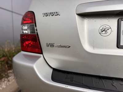 2005 Toyota Highlander, $6490. Photo 5